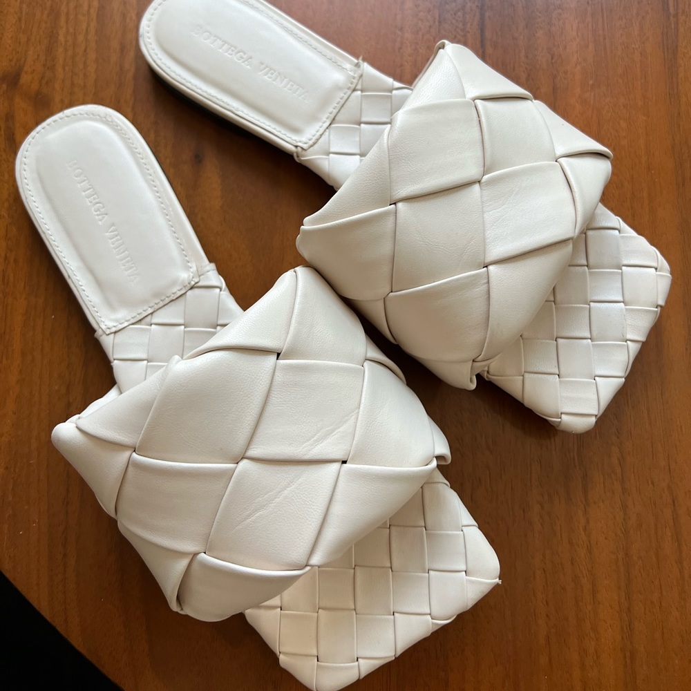 Bottega Veneta Lido leather sandals in cane sugar size 40 (US 10)